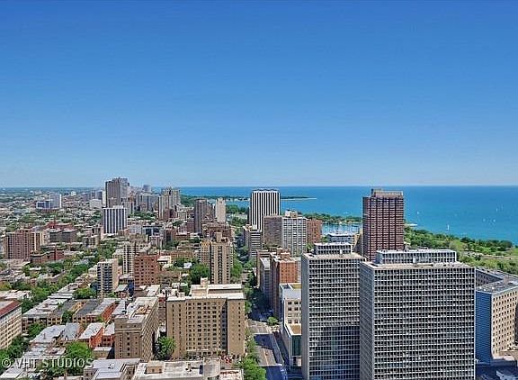 4th image of 2650 N Lakeview Ave APT 2903