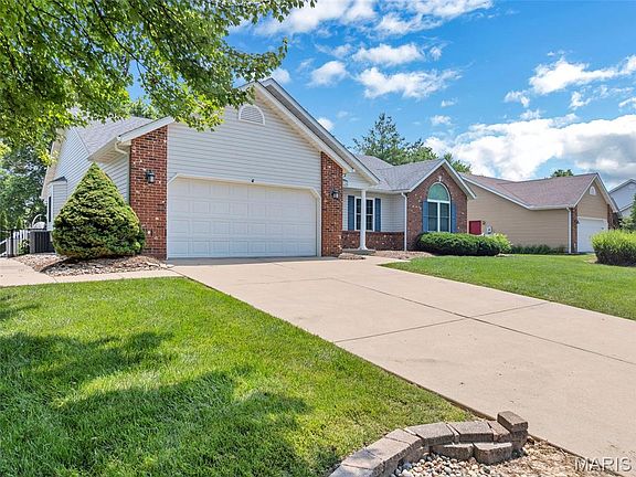 3rd image of 1024 Meadow Lake Dr