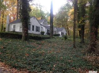 5 Rhododendron Dr, Stony Brook, NY 11790