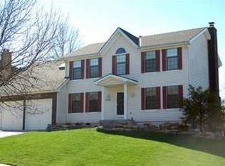 6412 N London Dr, Kansas City, MO 64151
