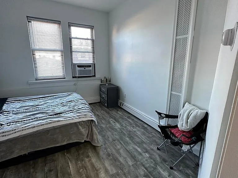 1465 64th St #2R — Photo 5