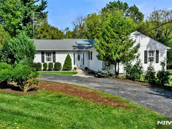 486 W Saddle River Road, Upper Saddle River, NJ 07458