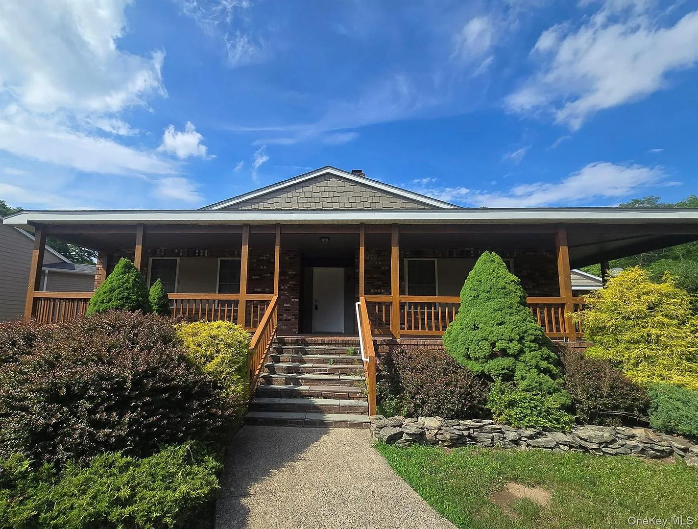 2 bed, 1.0 bath, 1290 sqft, $2,595 — Photo 1