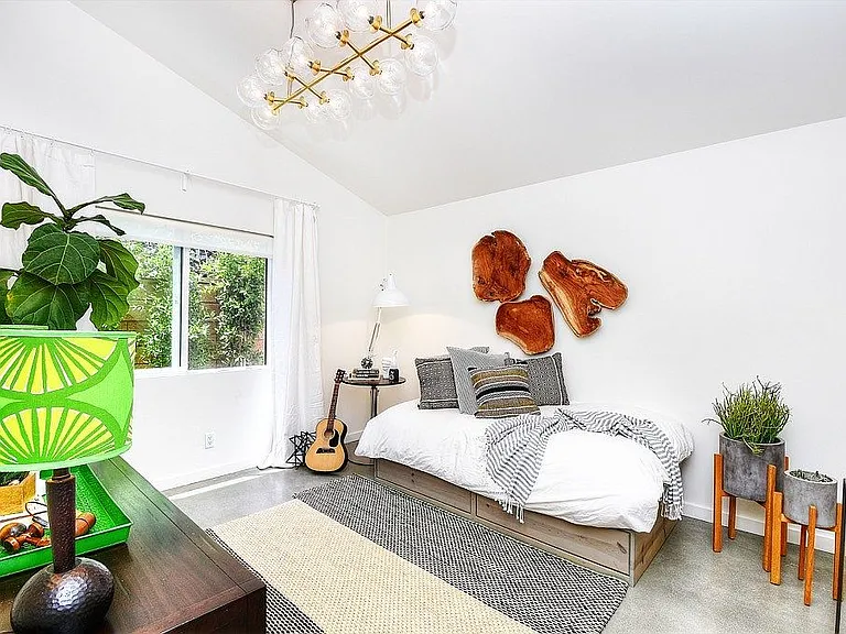 1357 Sussex Ln — Photo 22