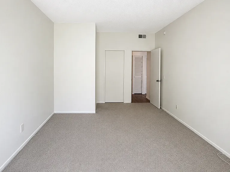 17914 Magnolia Blvd #128 — Photo 15