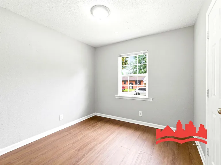 2348 Millbrook Ave — Photo 16