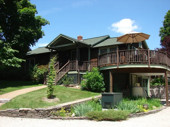 29 Prospect St, Woodstock, CT 06281