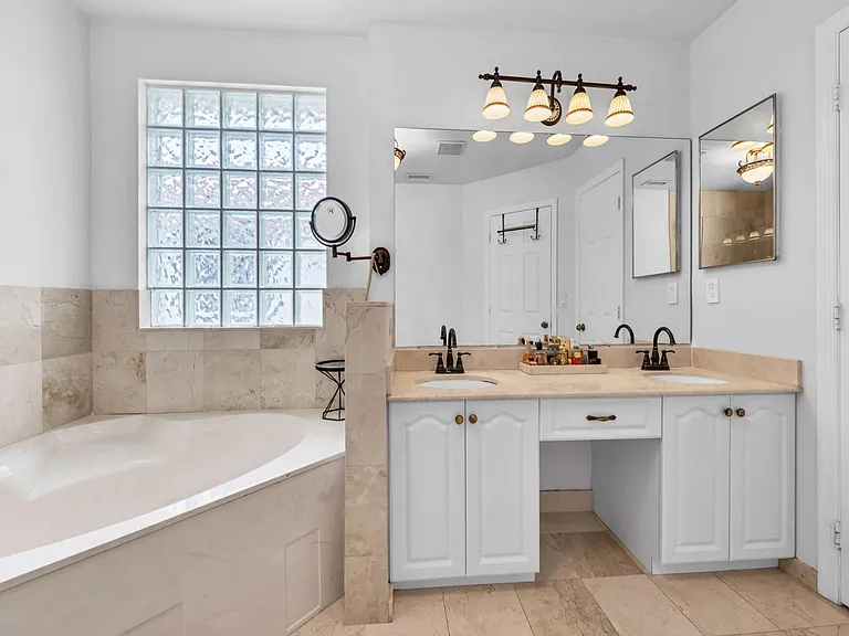 101 Gables Blvd — Photo 14