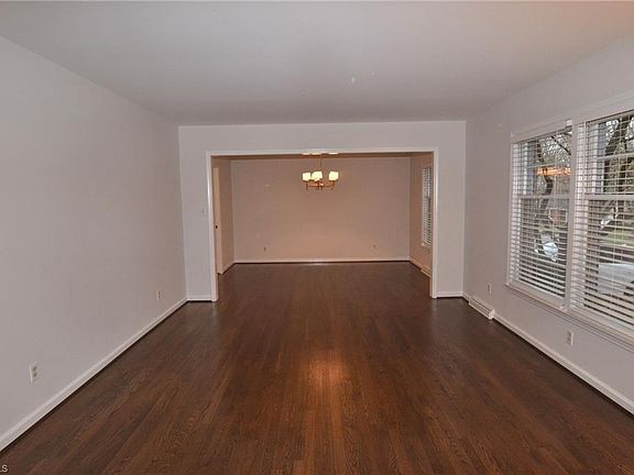 5th image of 3012 New Hanover Dr