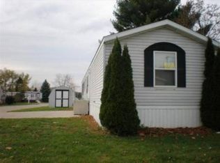 310 Laurent Ln, White Lake, MI 48383