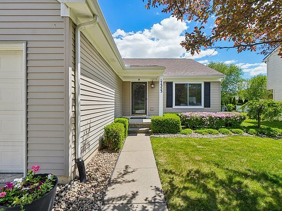2nd image of 7353 Maplelawn Dr