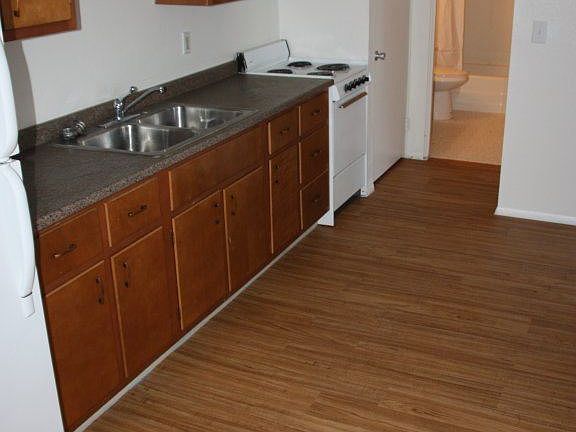 2nd image of 3151 Northwood Ave APT 21