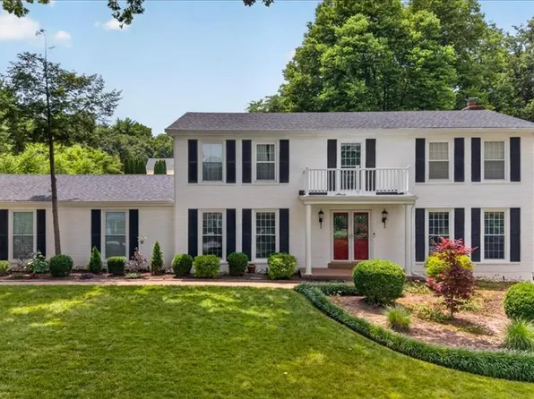 1609 Featherstone Dr, Saint Louis, MO 63131