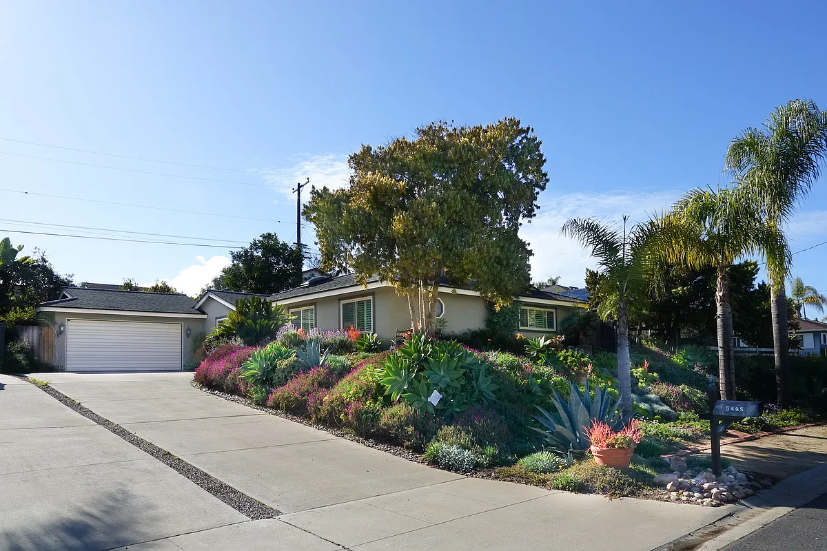 Building Photo - 5495 El Arbol Dr