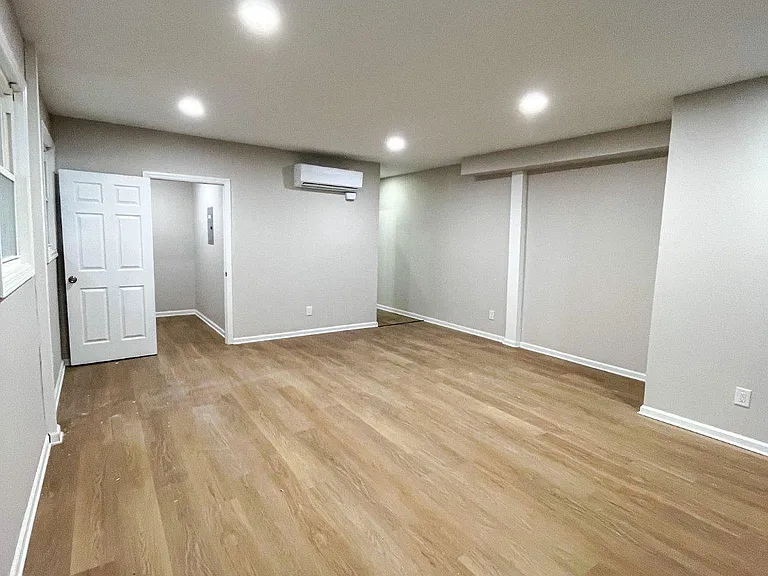 200 Fulton St — Photo 2