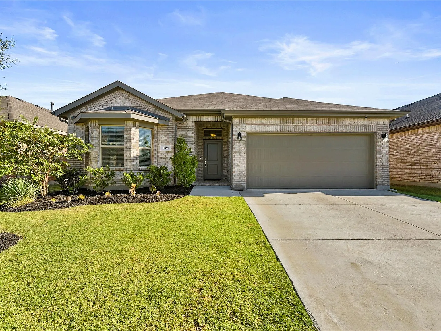4 bed, 2100 sqft, $2,550 — Photo 1