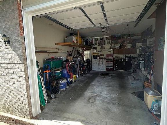 5th image of 11 Bear Ct