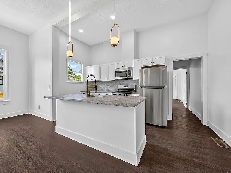 2807 Beacon Ave — Photo 28