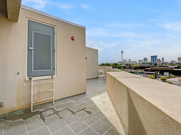 701 Shadow Ln — Photo 22