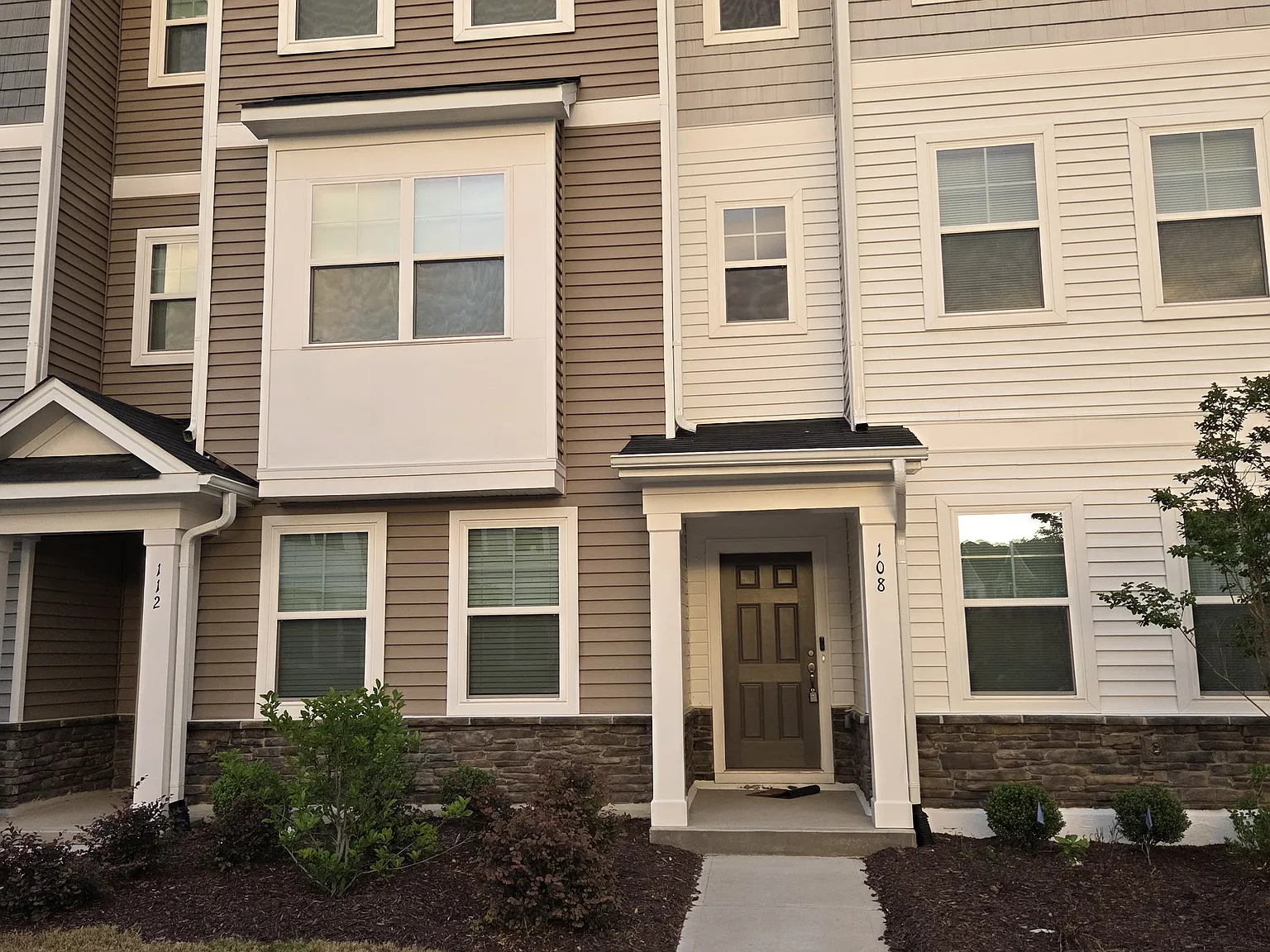 3 bed, 1733 sqft, $1,950 — Photo 1
