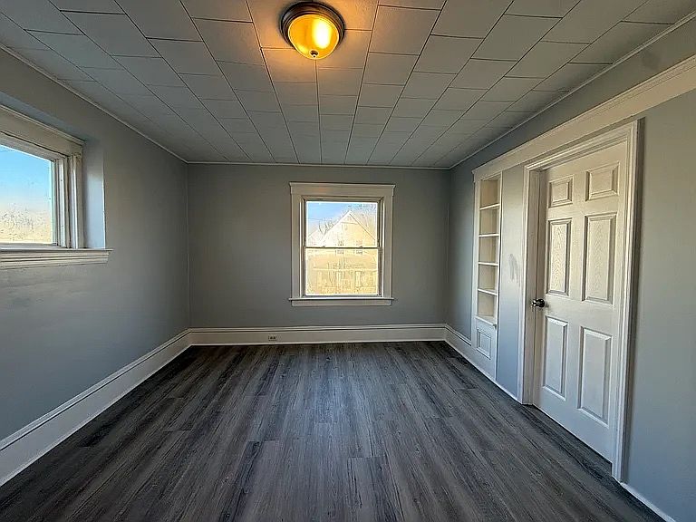 1st image of 3913 Poe Ave #Up