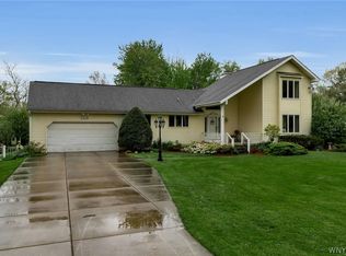 5409 Maelou Dr, Hamburg, NY 14075