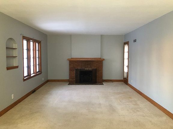 4th image of 818 W 5th St