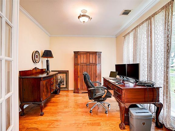 5th image of 1119 Abbey Ln