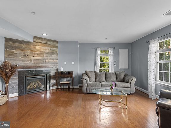 4th image of 14810 Hardcastle St