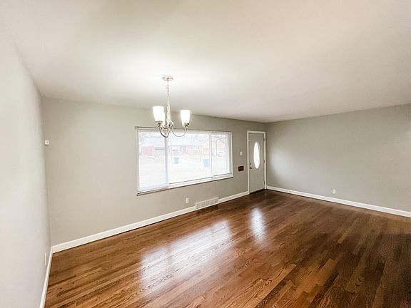 5th image of 10942 Vargas Dr