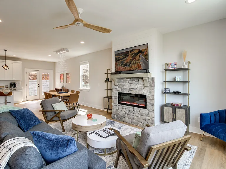 406 Dempsey Ln — Photo 12