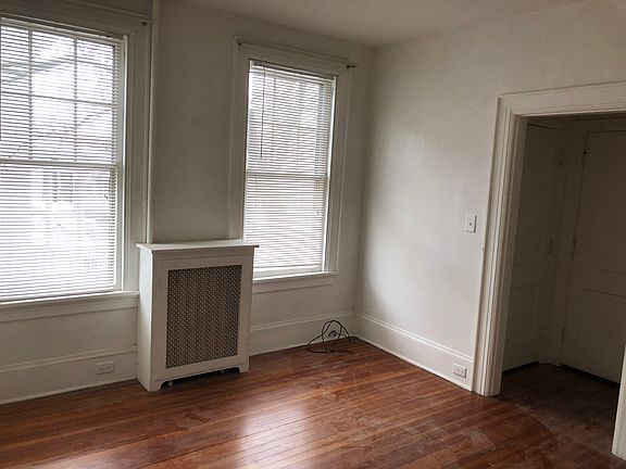 5th image of 823-825 Columbia St