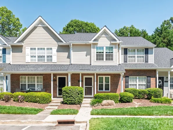3028 Mayer House Ct, Charlotte, NC 28214
