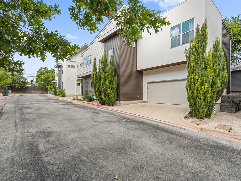 2105 Goodrich Ave — Photo 41