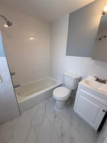 1 bed, 1.0 bath, $1,475 — Photo 3