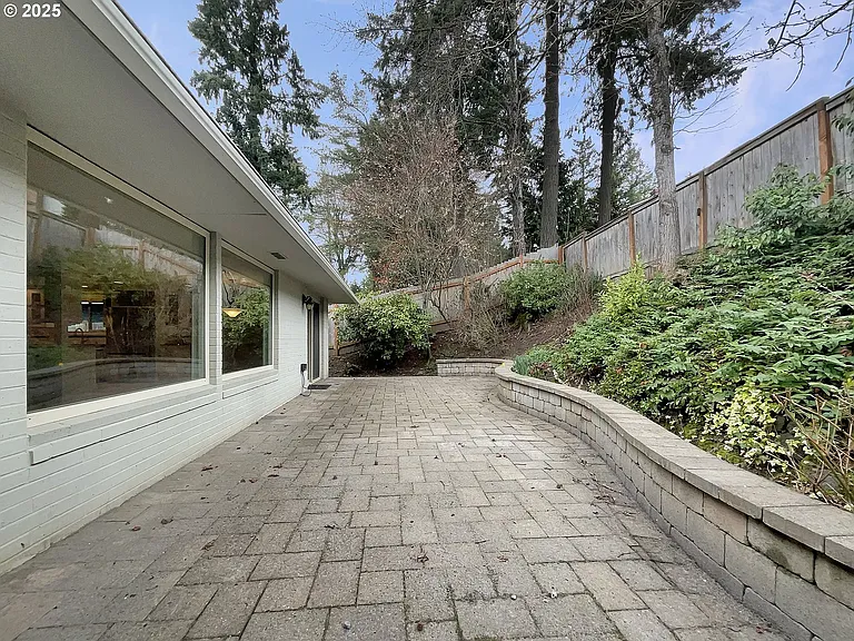 1690 Woodland Ter — Photo 20
