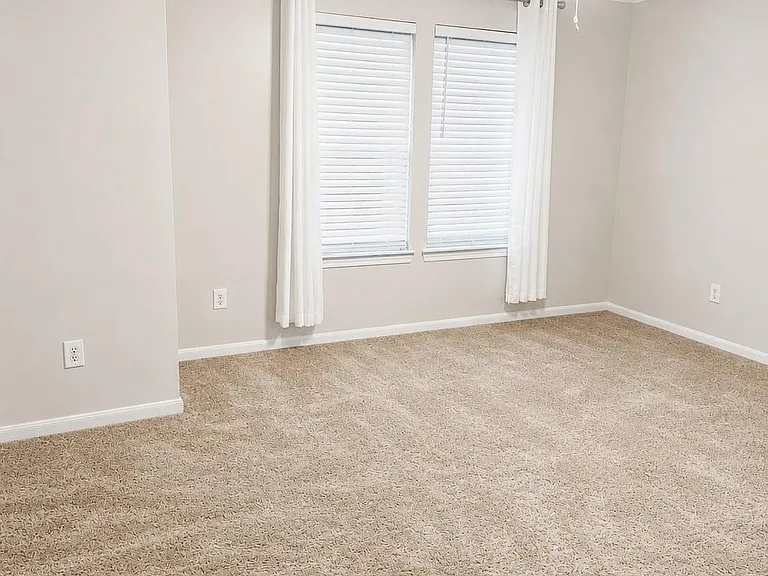 1208 Andrews St — Photo 7