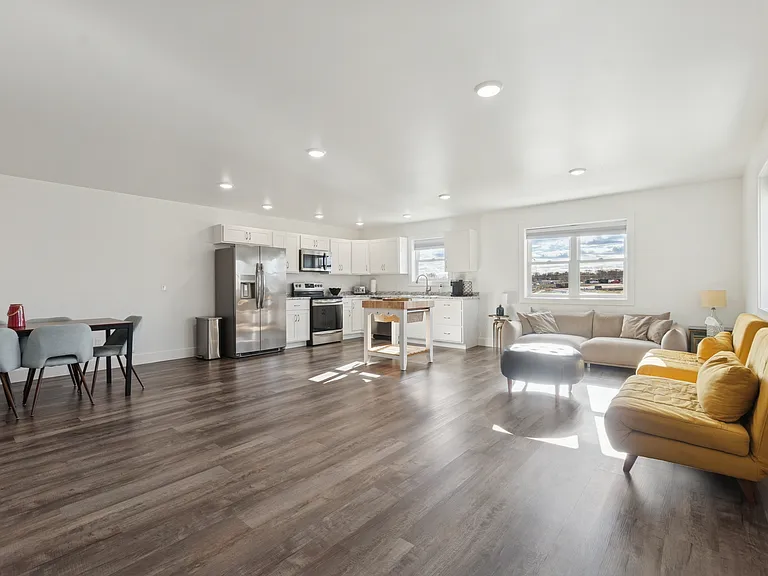 504 W Prospect St #1 — Photo 3
