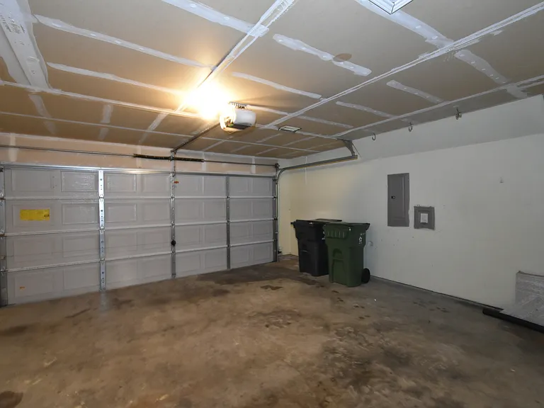 1130 Seneca Dr — Photo 21