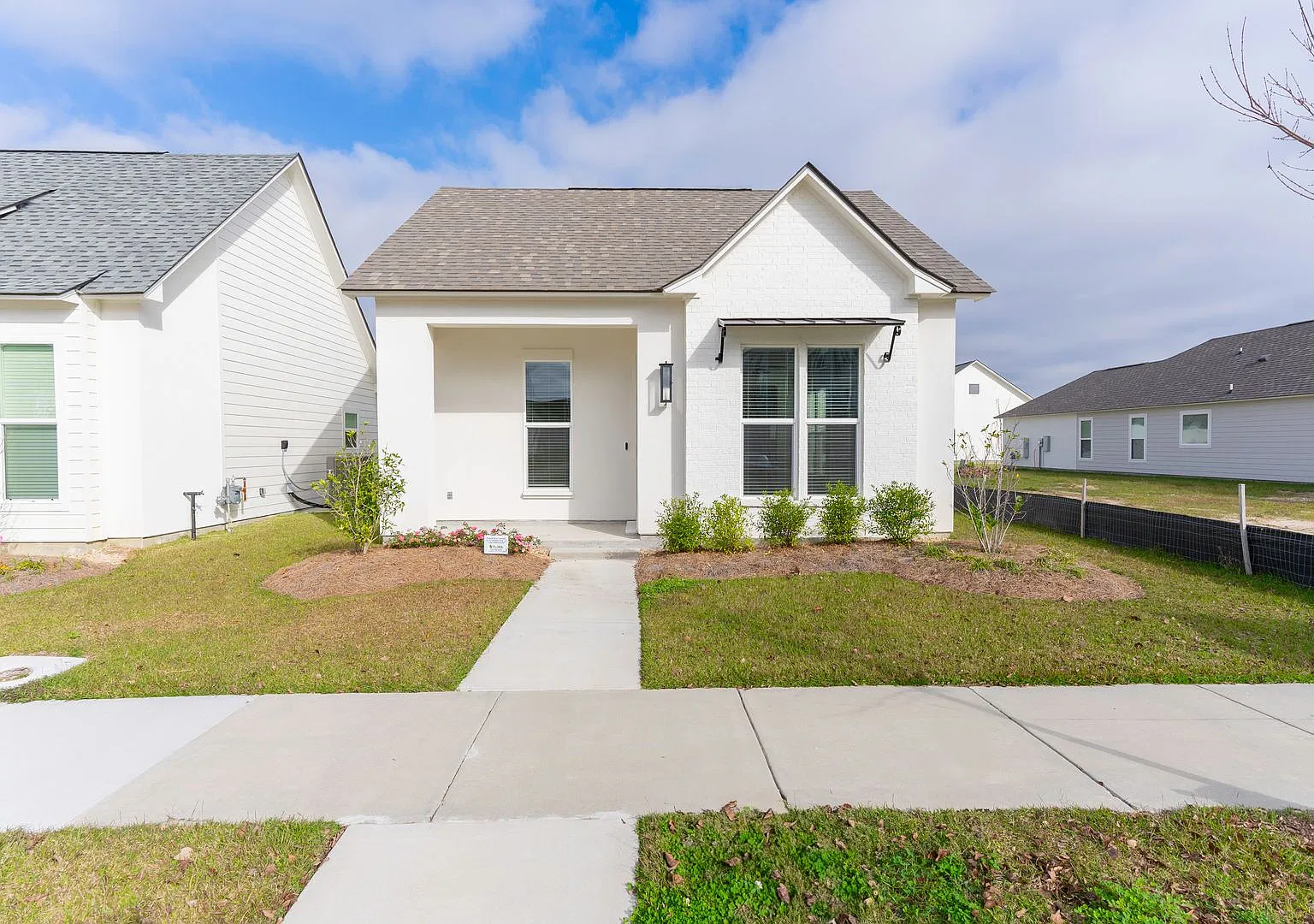 4 Bedroom Home New Construction In Central. — Photo 2