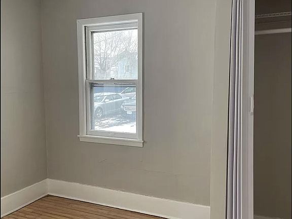 3rd image of 733 E Laurel St Floor 1