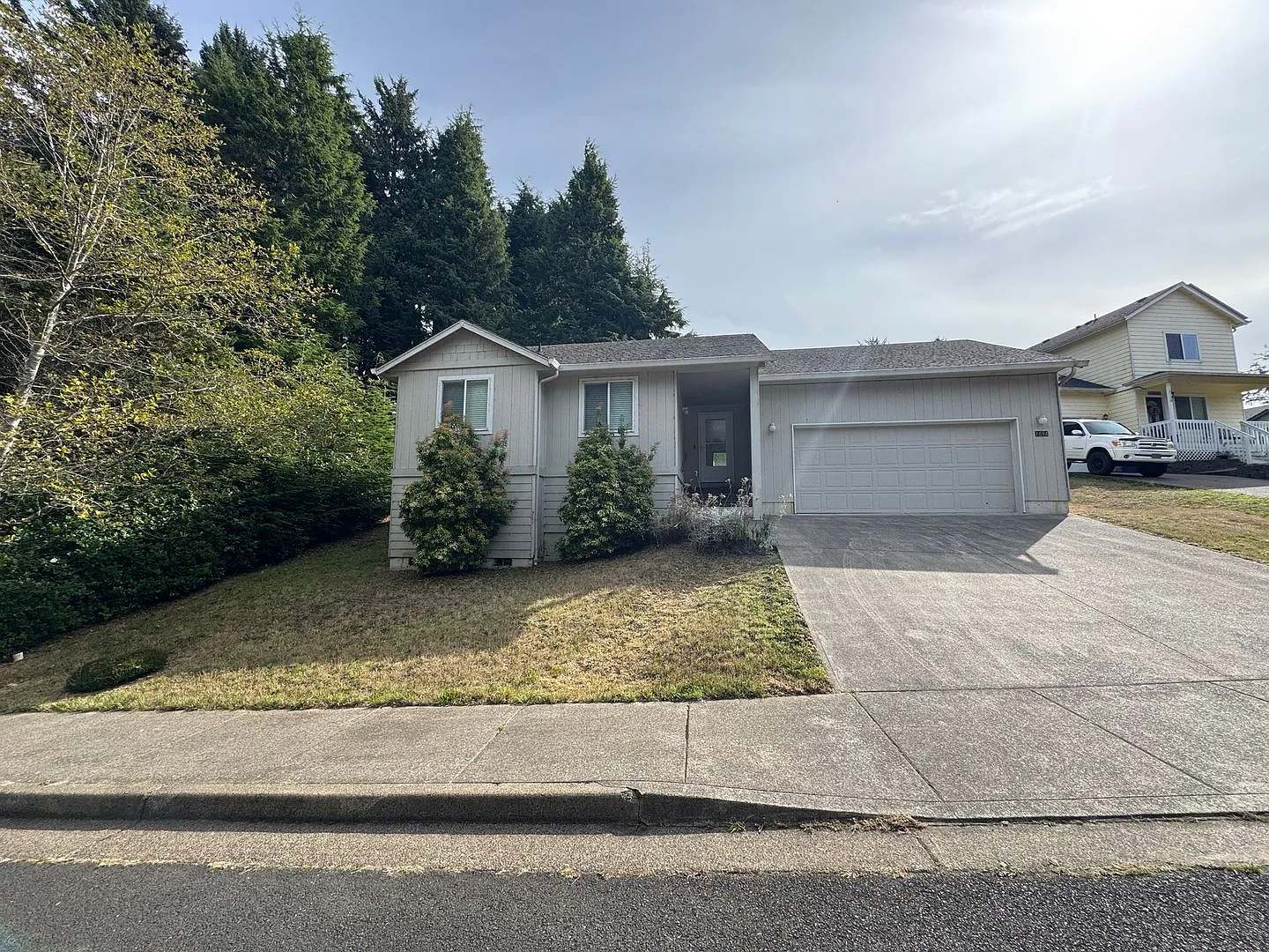 3 Bedroom Home In Lincoln City. — Photo 1