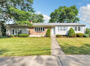 16 Homesteader Ln, West Haven, CT 06516