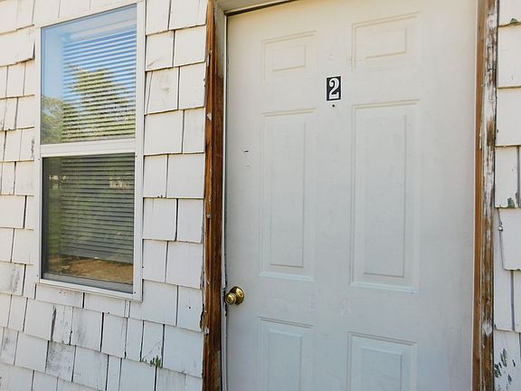 3rd image of 140 Gunnison Ave APT 2