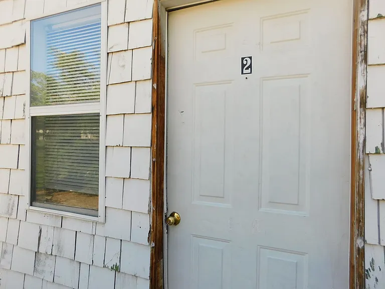 140 Gunnison Ave — Photo 3