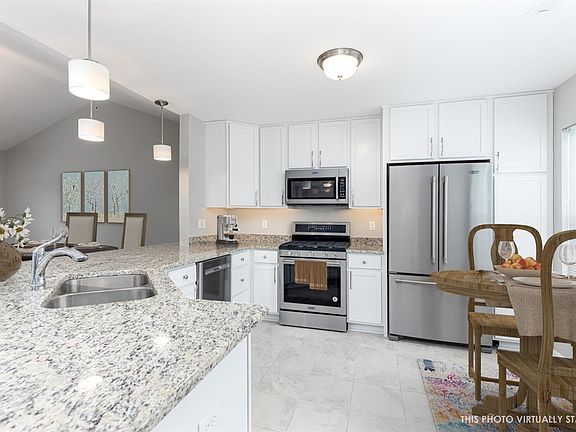 4th image of 510 Fieldstone Ct