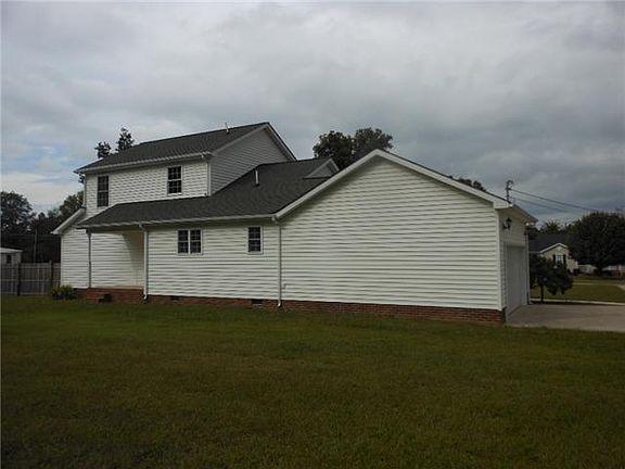 4th image of 60 Heather Hts