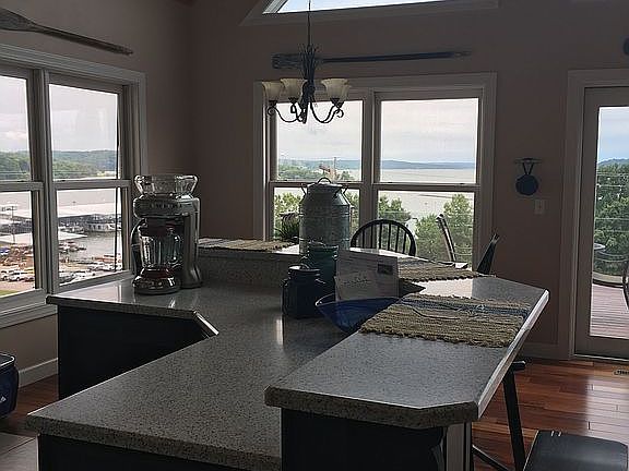 4th image of 424 Holly Ln