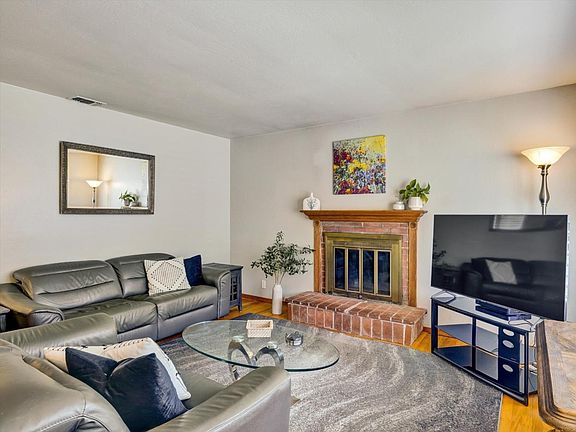 3rd image of 1337 Alicante Dr