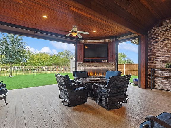 3rd image of 1601 Twistleaf Rd